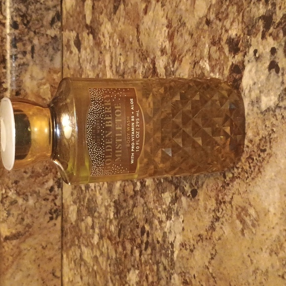 Bath & Body Works Golden Berry Mistletoe Body Wash New - Picture 4 of 5